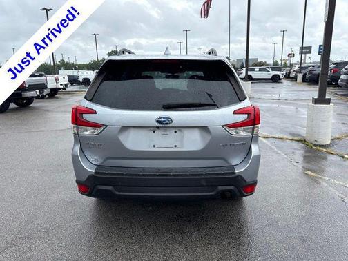 Ice Silver Metallic 2023 Subaru Forester Premium