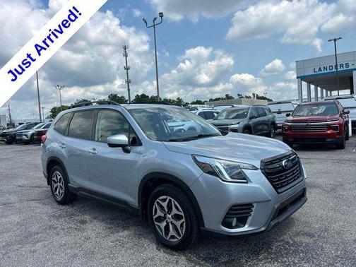 Ice Silver Metallic 2023 Subaru Forester Premium