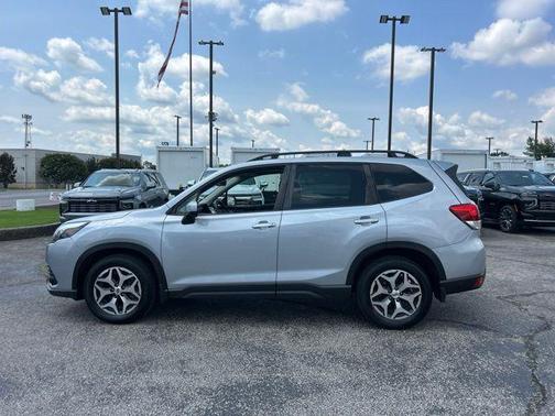 Ice Silver Metallic 2023 Subaru Forester Premium