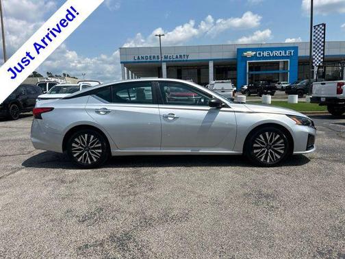 Brilliant Silver Metallic 2024 Nissan Altima 2.5 SV