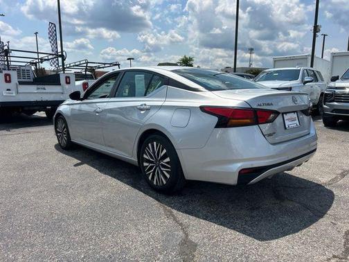 Brilliant Silver Metallic 2024 Nissan Altima 2.5 SV