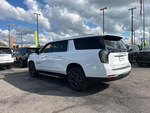2026 Chevrolet Suburban LT