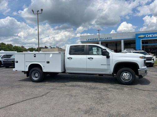 Summit White 2026 Chevrolet Silverado 3500 WT