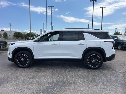 Summit White 2026 Chevrolet Traverse LT