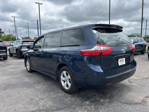 2020 Toyota Sienna SE