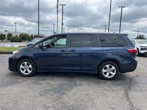 2020 Toyota Sienna SE