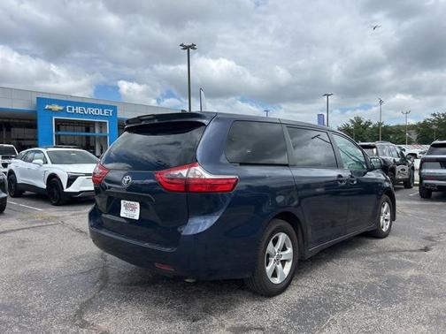 2020 Toyota Sienna SE