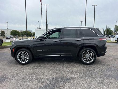 Rocky Mountain Pearlcoat 2023 Jeep Grand Cherokee Summit