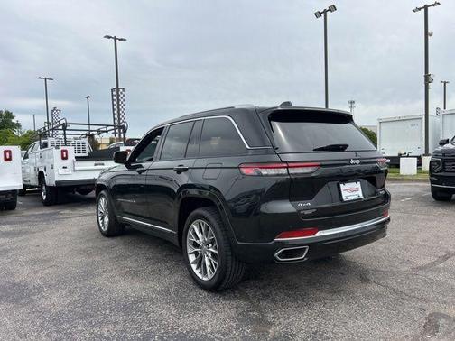 Rocky Mountain Pearlcoat 2023 Jeep Grand Cherokee Summit