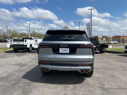Sterling Gray Metallic 2026 Chevrolet Traverse LT