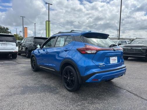2023 Nissan Kicks SR