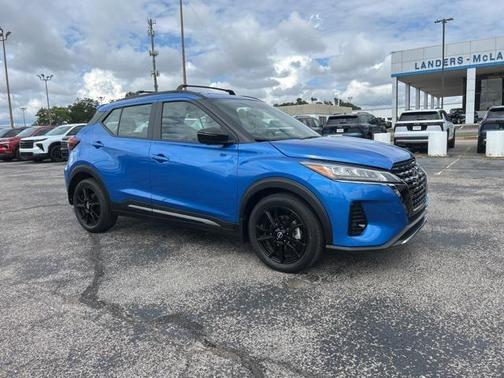 2023 Nissan Kicks SR