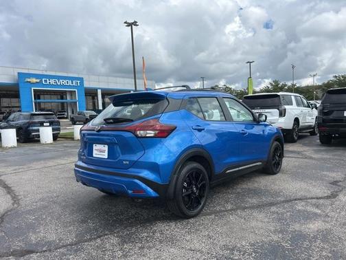 2023 Nissan Kicks SR