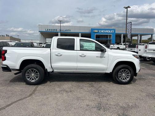 Summit White 2026 Chevrolet Colorado LT