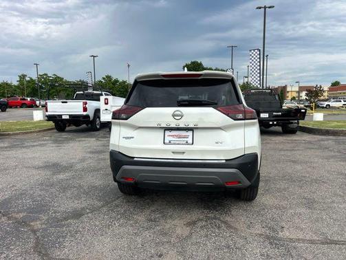 Pearl White Tricoat 2022 Nissan Rogue SV
