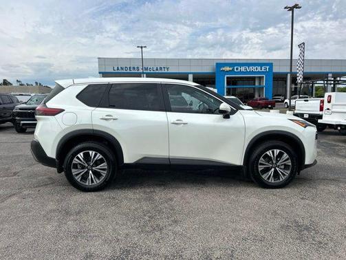 Pearl White Tricoat 2022 Nissan Rogue SV