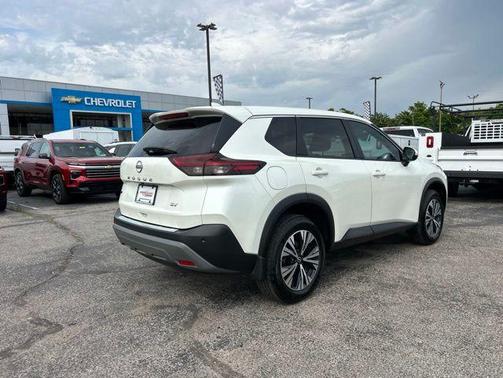 Pearl White Tricoat 2022 Nissan Rogue SV