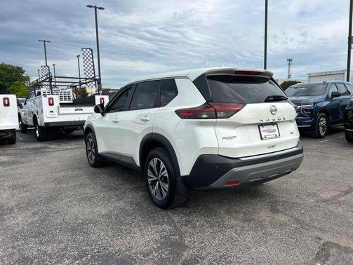 Pearl White Tricoat 2022 Nissan Rogue SV