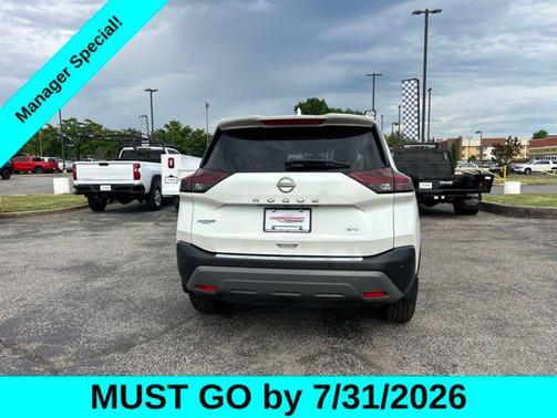 Pearl White Tricoat 2022 Nissan Rogue SV
