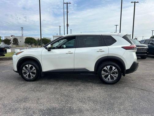 Pearl White Tricoat 2022 Nissan Rogue SV