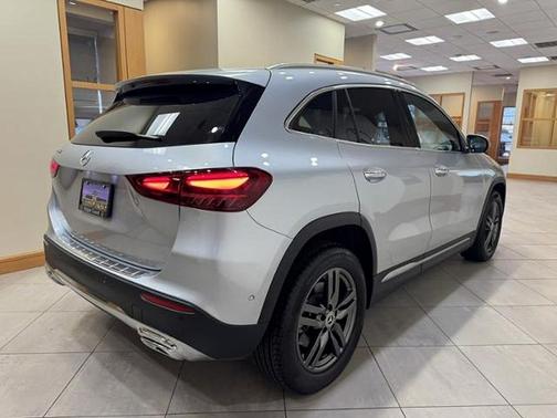 Cirrus Silver Metallic 2025 Mercedes-Benz GLA 250 4MATIC