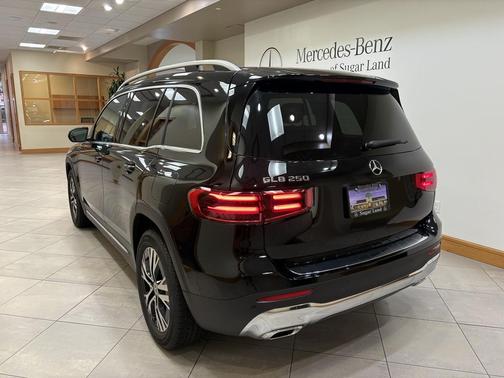 Night Black 2026 Mercedes-Benz GLB 250 Base