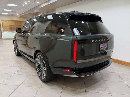 British Racing Green SV Bespoke Ultra Met Gloss 2025 Land Rover Range Rover P400 SE