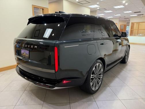 British Racing Green SV Bespoke Ultra Met Gloss 2025 Land Rover Range Rover P400 SE