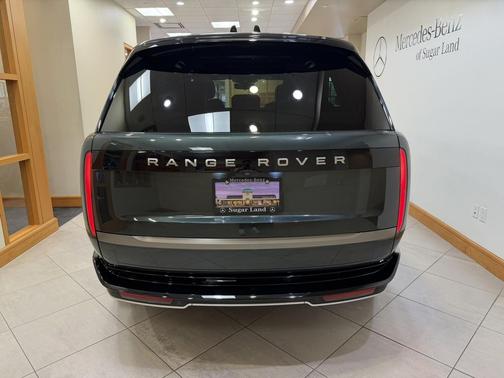 British Racing Green SV Bespoke Ultra Met Gloss 2025 Land Rover Range Rover P400 SE