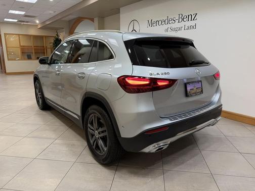 Cirrus Silver Metallic 2025 Mercedes-Benz GLA 250 4MATIC