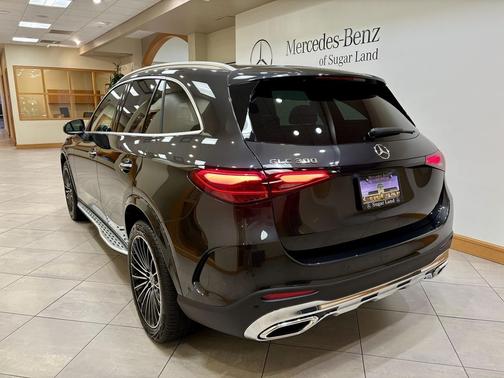 Graphite Grey Metallic 2026 Mercedes-Benz GLC 300 Base