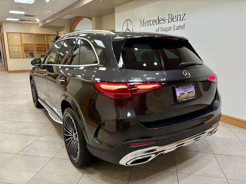 Graphite Grey Metallic 2026 Mercedes-Benz GLC 300 Base