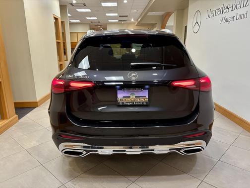 Graphite Grey Metallic 2026 Mercedes-Benz GLC 300 Base