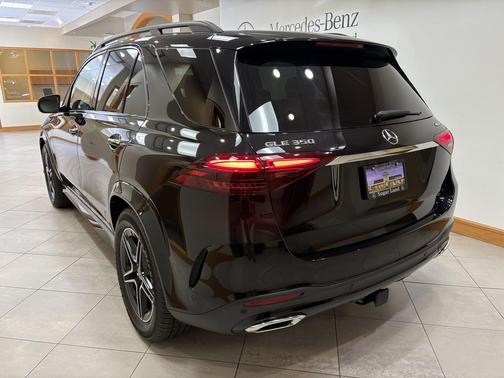 Obsidian Black Metallic 2026 Mercedes-Benz GLE 350 4MATIC