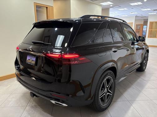 Obsidian Black Metallic 2026 Mercedes-Benz GLE 350 4MATIC