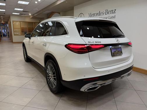 2025 Mercedes-Benz GLC 300 Base