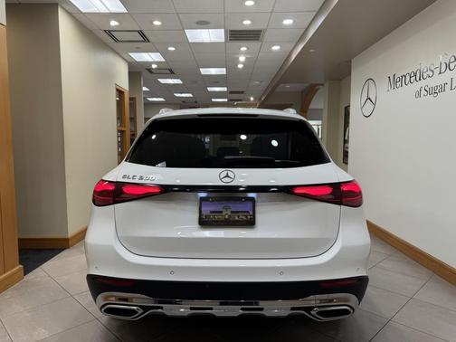 Polar White 2025 Mercedes-Benz GLC 300 Base
