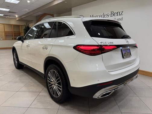 Polar White 2025 Mercedes-Benz GLC 300 Base