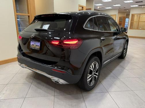 Night Black 2025 Mercedes-Benz GLA 250 4MATIC