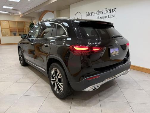 Night Black 2025 Mercedes-Benz GLA 250 4MATIC