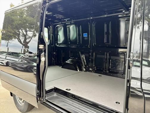 2025 Mercedes-Benz Sprinter 2500 Standard Roof