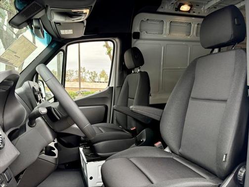 2025 Mercedes-Benz Sprinter 2500 High Roof
