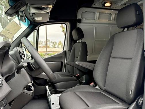 2025 Mercedes-Benz Sprinter 2500 High Roof