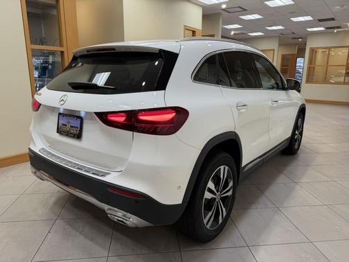 Polar White 2025 Mercedes-Benz GLA 250 4MATIC