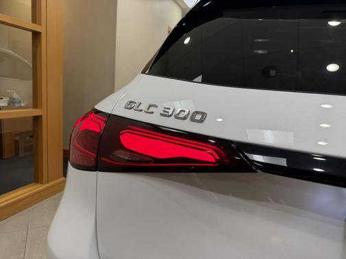 2026 Mercedes-Benz GLC 300 4MATIC