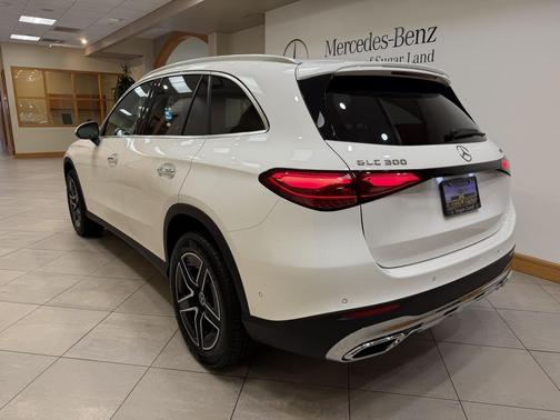 2026 Mercedes-Benz GLC 300 4MATIC