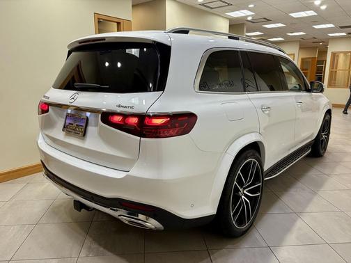 2026 Mercedes-Benz GLS 580 4MATIC