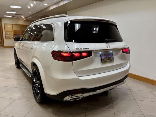 2026 Mercedes-Benz GLS 580 4MATIC