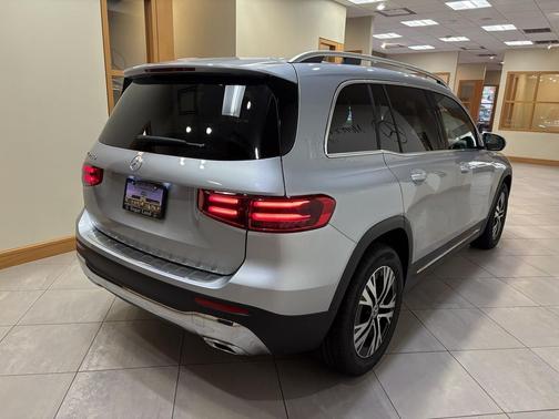 Cirrus Silver Metallic 2026 Mercedes-Benz GLB 250 Base