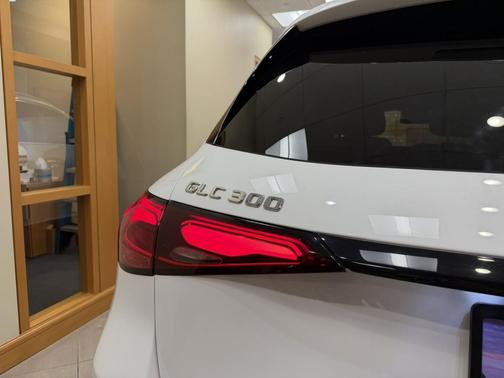 Polar White 2025 Mercedes-Benz GLC 300 Base